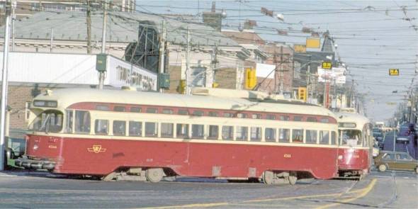 photo-toronto-queen-street-at-roncesvalles-looking-e-streetcar-turning-onto-queensway-1977